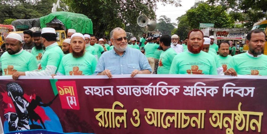 ‘অধিকার কেউ কাউকে হাতে তুলে দেয় না, আদায় করে নিতে হয়’