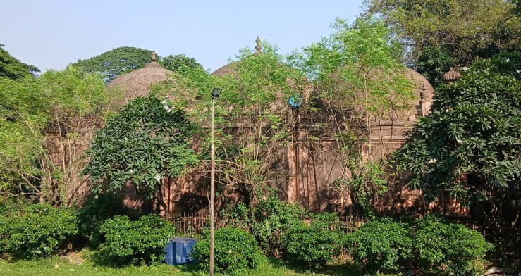 সাড়ে ৩শ’ বছরের মোগল স্থাপত্যের সাক্ষী : ঢাকার ঐতিহাসিক হাজী খাজা শাহবাজ মসজিদ