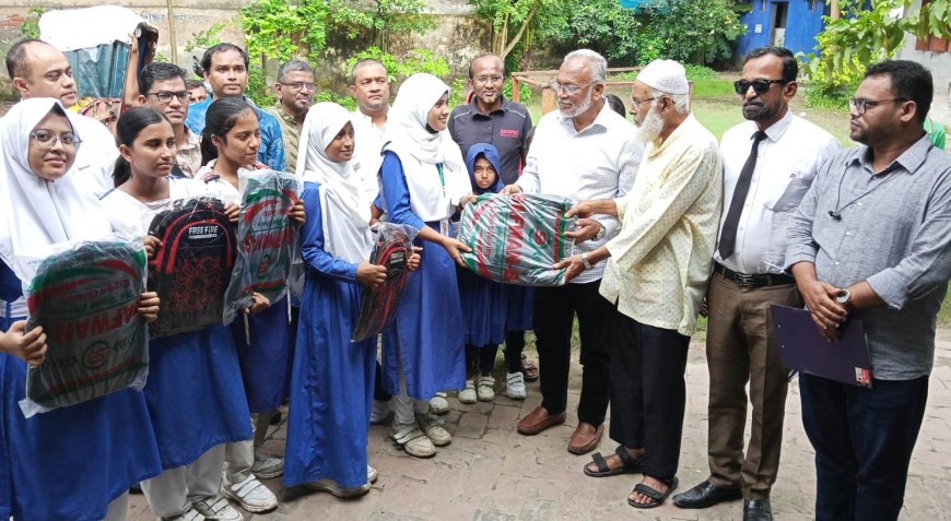 জিএসকেএস এর উদ্যোগে ১০০ শিশু শিক্ষার্থীকে শিক্ষা উপকরণ বিতরণ
