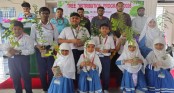 ইন্টারন্যাশনাল পিস স্কুল অ্যান্ড কলেজ শিক্ষার্থীদের মাঝে গাছের চারা বিতরণ
